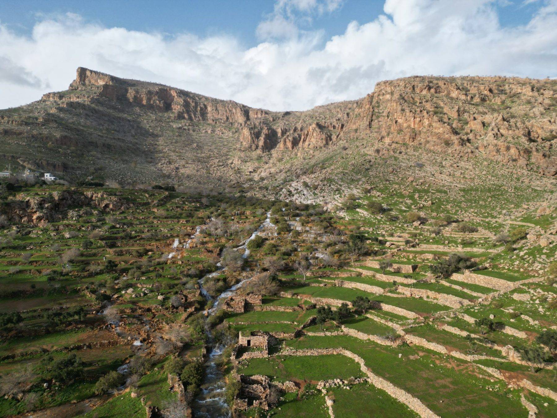 Dağlar arasında saklı cennet: Emrud travertenleri