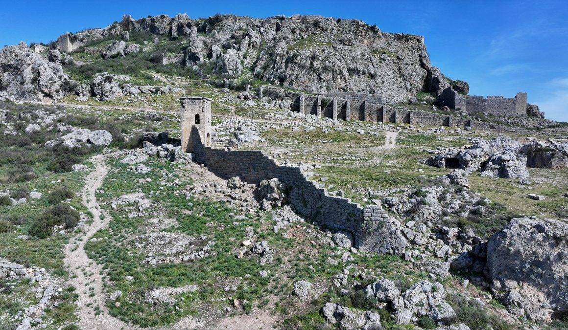 Büyük İskender geçememişti: Sillyon Antik Kenti surları ayağa kalktı