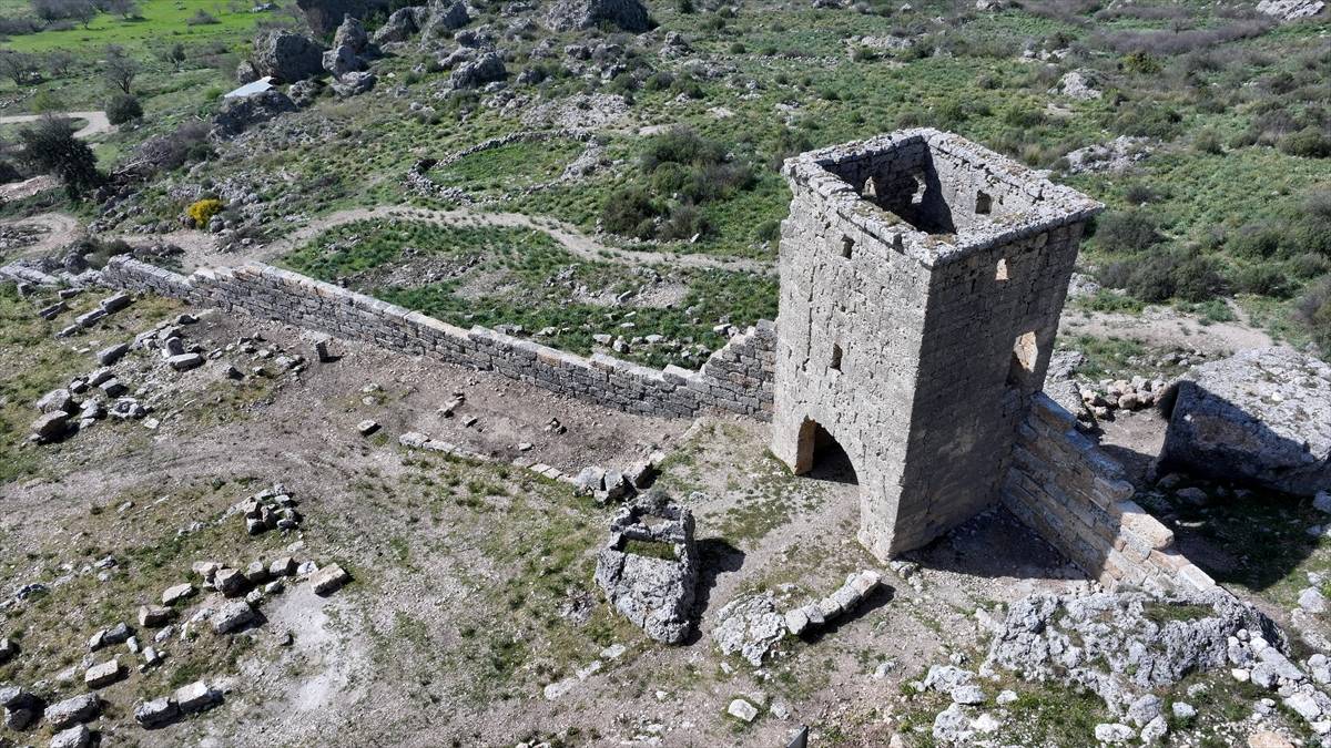 Büyük İskender geçememişti: Sillyon Antik Kenti surları ayağa kalktı