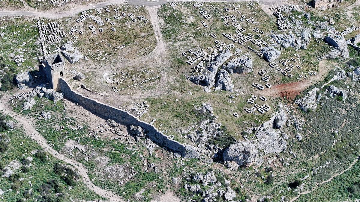 Büyük İskender geçememişti: Sillyon Antik Kenti surları ayağa kalktı