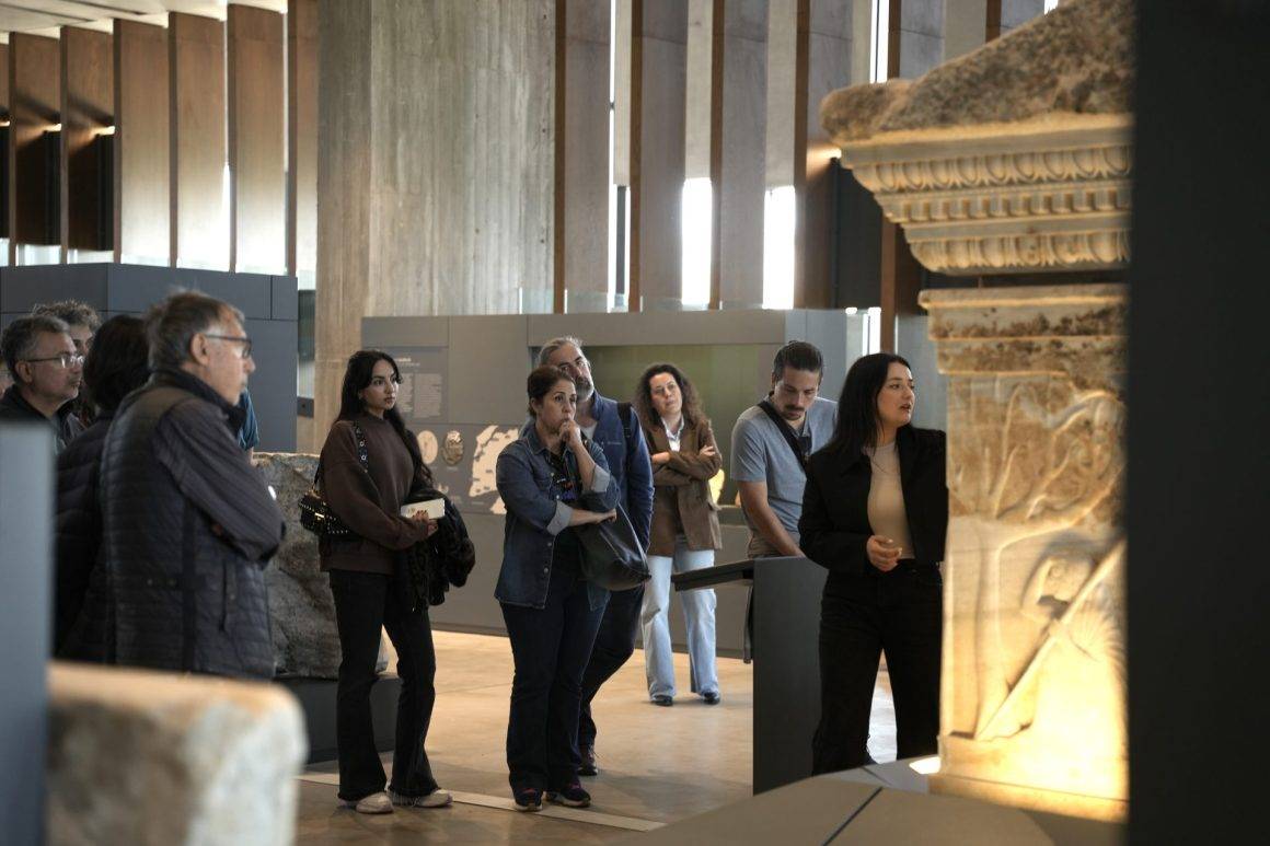 Saklı kalan hikayeleri dinlediler: Troya Müzesi'nde rehberli tur etkinliği