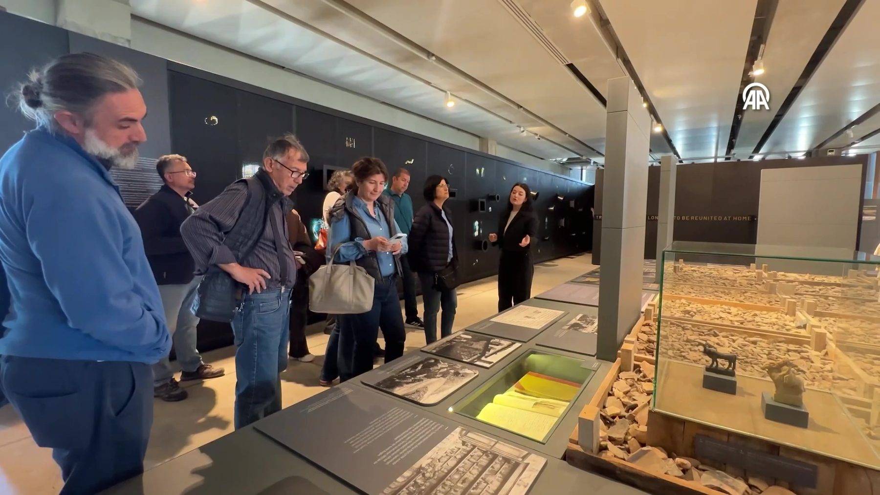 Saklı kalan hikayeleri dinlediler: Troya Müzesi'nde rehberli tur etkinliği