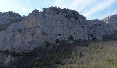 Kayaların içindeki mezarlar: Asarkale ve Kral Kaya Mezarları tarihe şahitlik ediyor