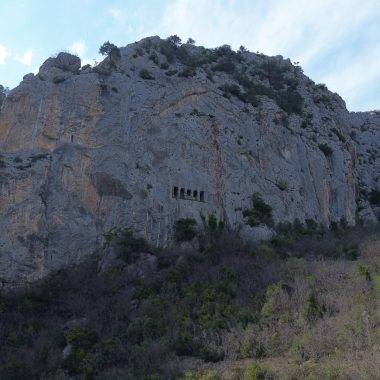 Kayaların içindeki mezarlar: Asarkale ve Kral Kaya Mezarları tarihe şahitlik ediyor