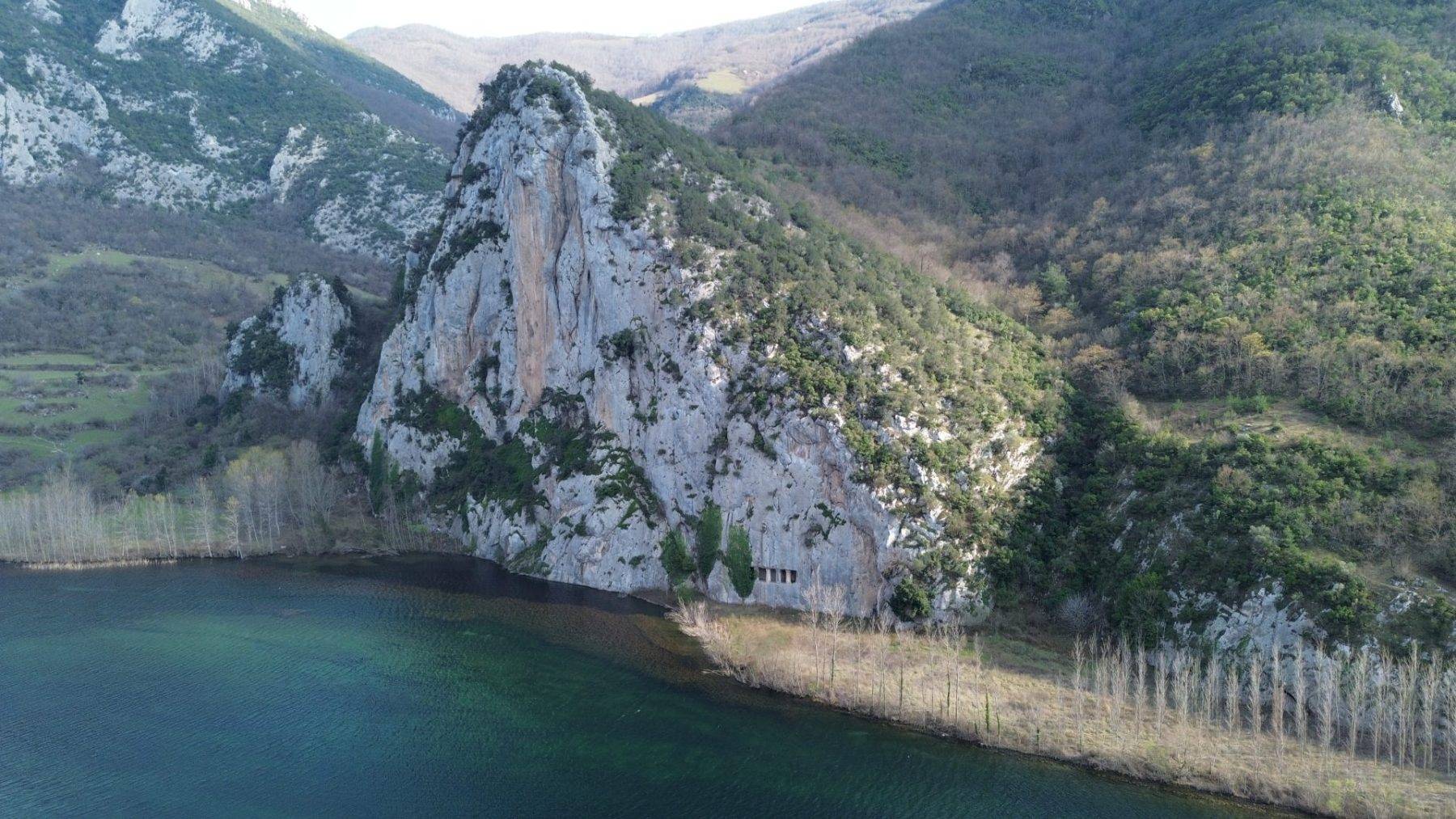 Kayaların içindeki mezarlar: Asarkale ve Kral Kaya Mezarları tarihe şahitlik ediyor