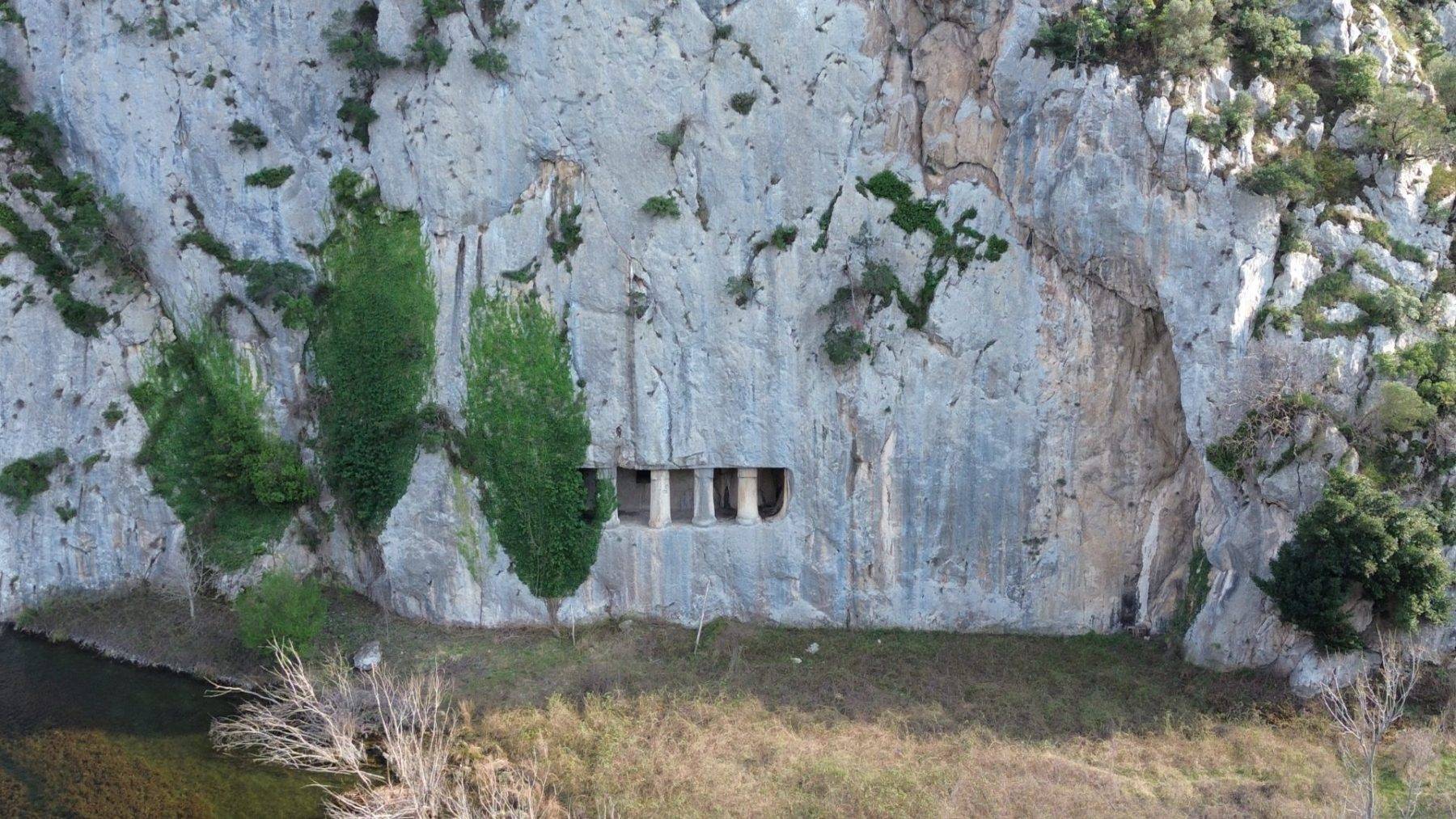Kayaların içindeki mezarlar: Asarkale ve Kral Kaya Mezarları tarihe şahitlik ediyor