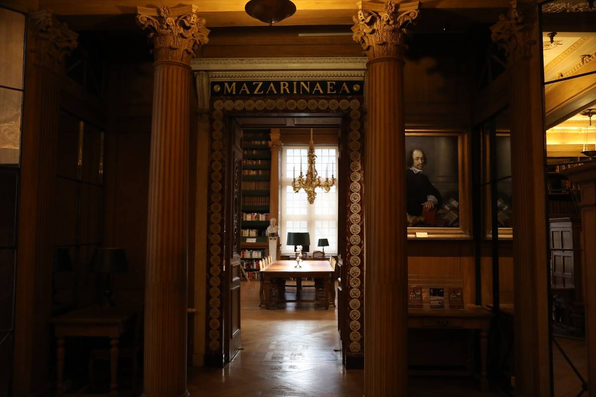 600 bin eseriyle asırlardır açık: Fransa Mazarine Kütüphanesi