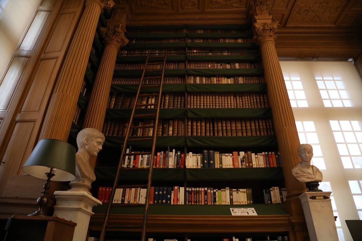600 bin eseriyle asırlardır açık: Fransa Mazarine Kütüphanesi