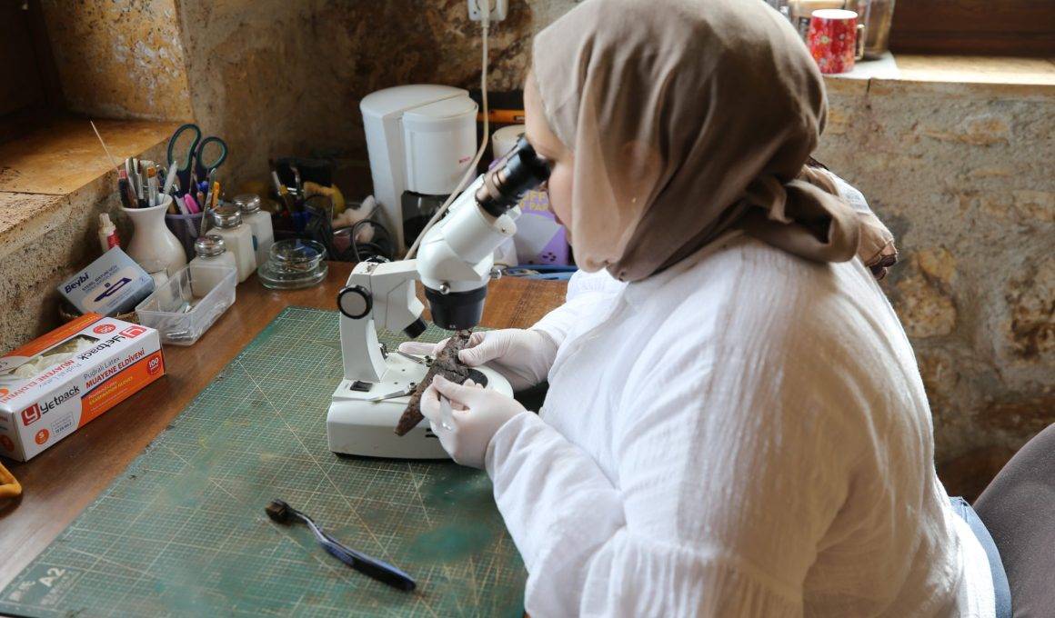 Tam 1500 yıllık! Hadrianopolis kazılarında bıçak seti ortaya çıktı