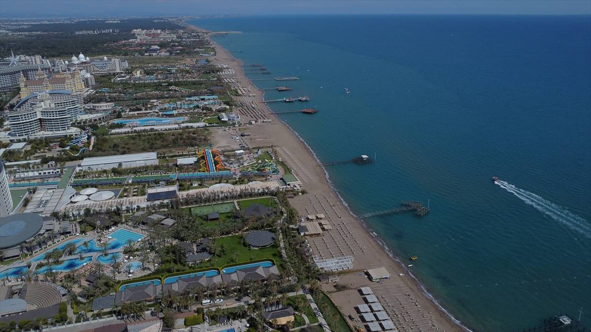 Antalya’da hedef 17 milyon! 2026'da yabancı turist sayısında artış