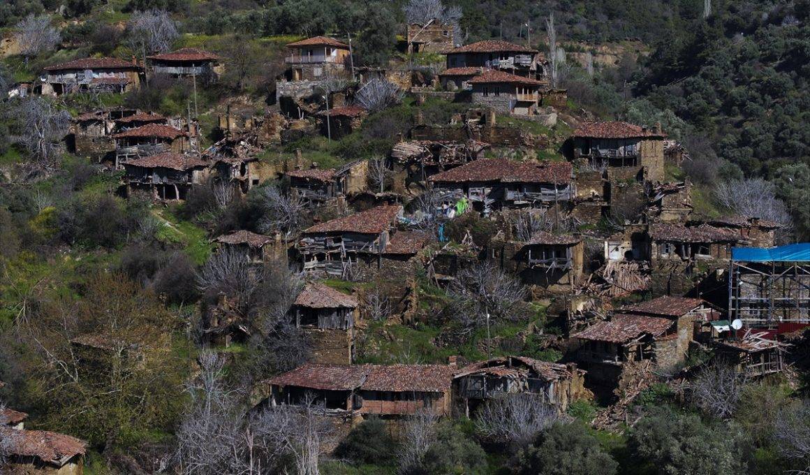 Kimsenin yaklaşmadığı hayalet köy! Lübbey köyü turizm ile canlanacak