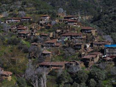 Kimsenin yaklaşmadığı hayalet köy! Lübbey köyü turizm ile canlanacak