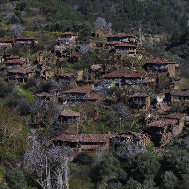 Kimsenin yaklaşmadığı hayalet köy! Lübbey köyü turizm ile canlanacak