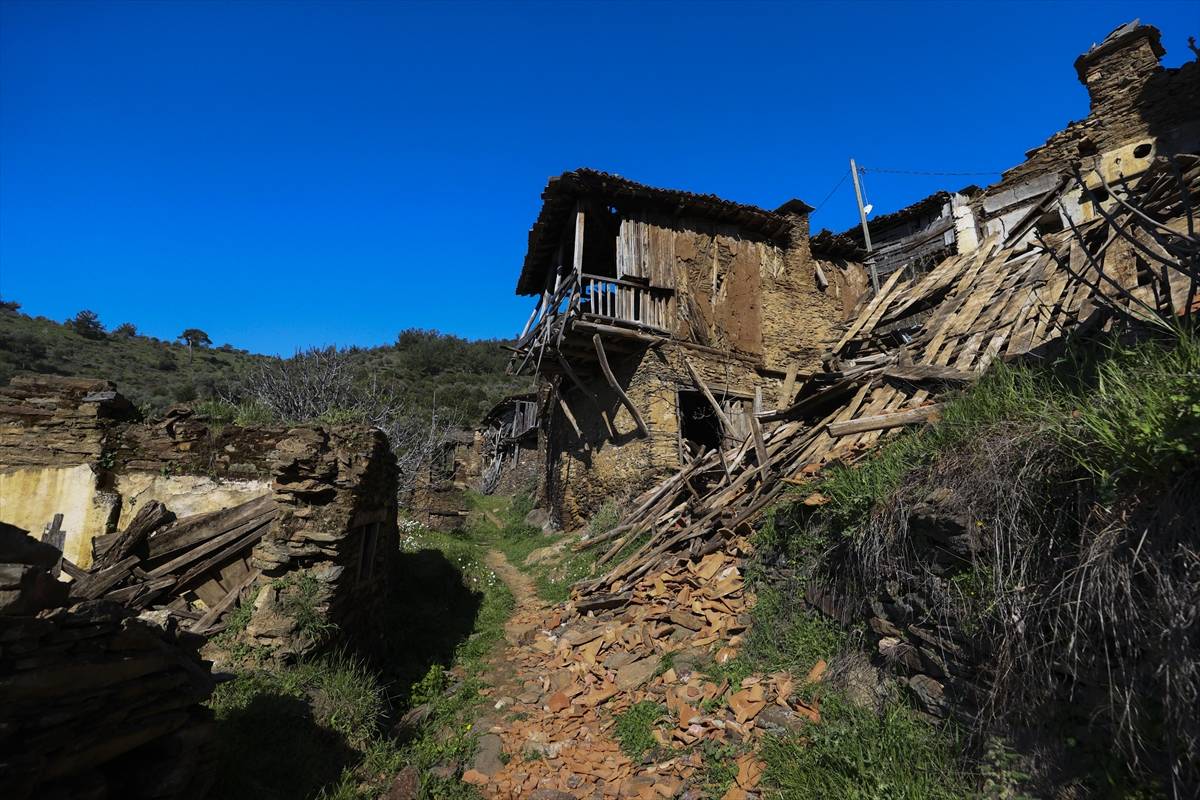 Kimsenin yaklaşmadığı hayalet köy! Lübbey köyü turizm ile canlanacak