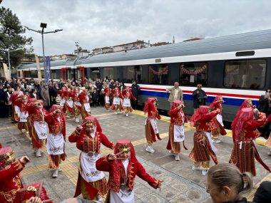 Coşkuyla karşılandı: Turistik Tuz Ekspresi 2026 sezonunun ilk seferini gerçekleştirdi