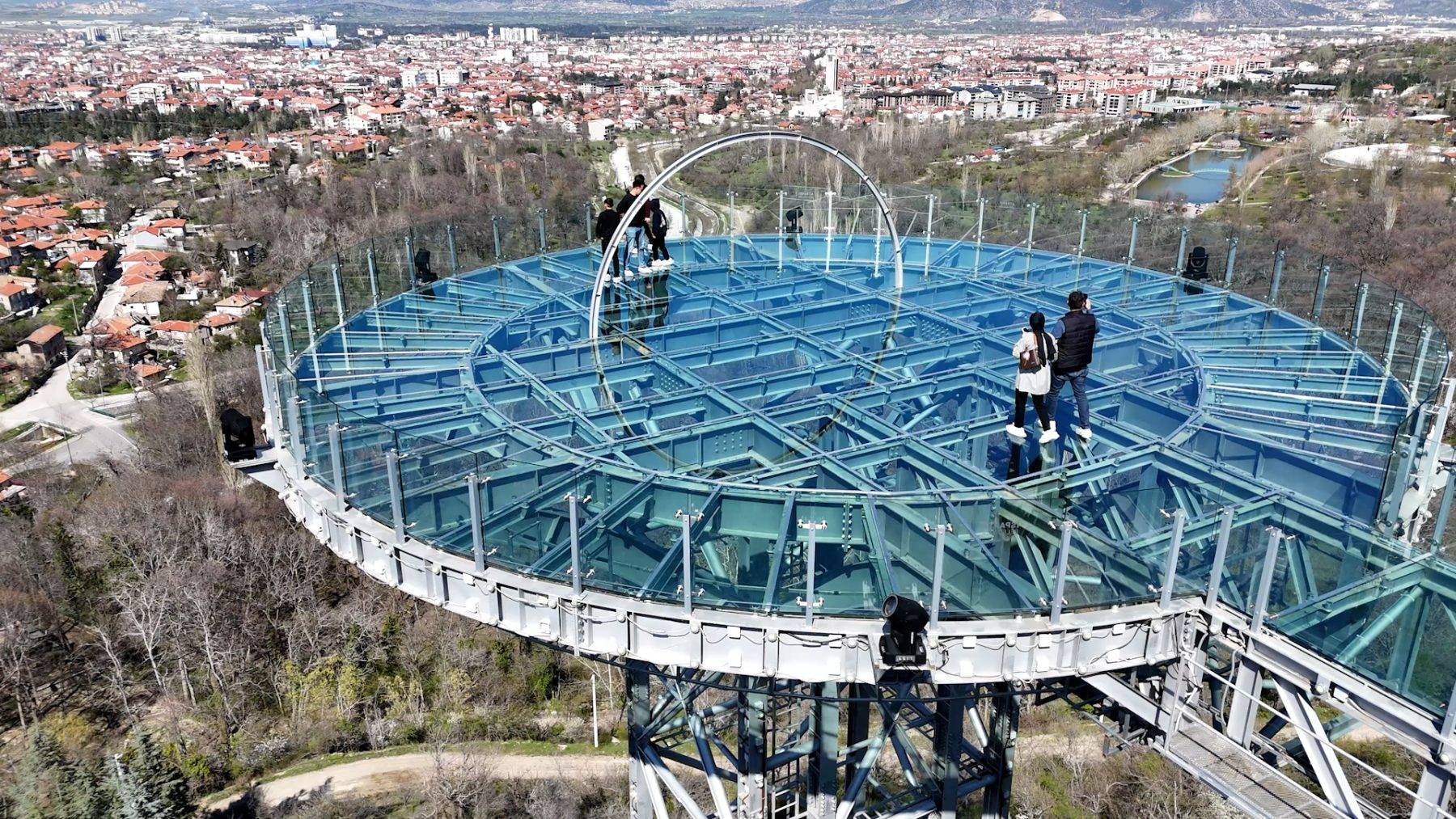 Türkiye'nin en büyüğü! Isparta cam seyir terası 1 milyon 100 bin ziyaretçi sayısını aştı
