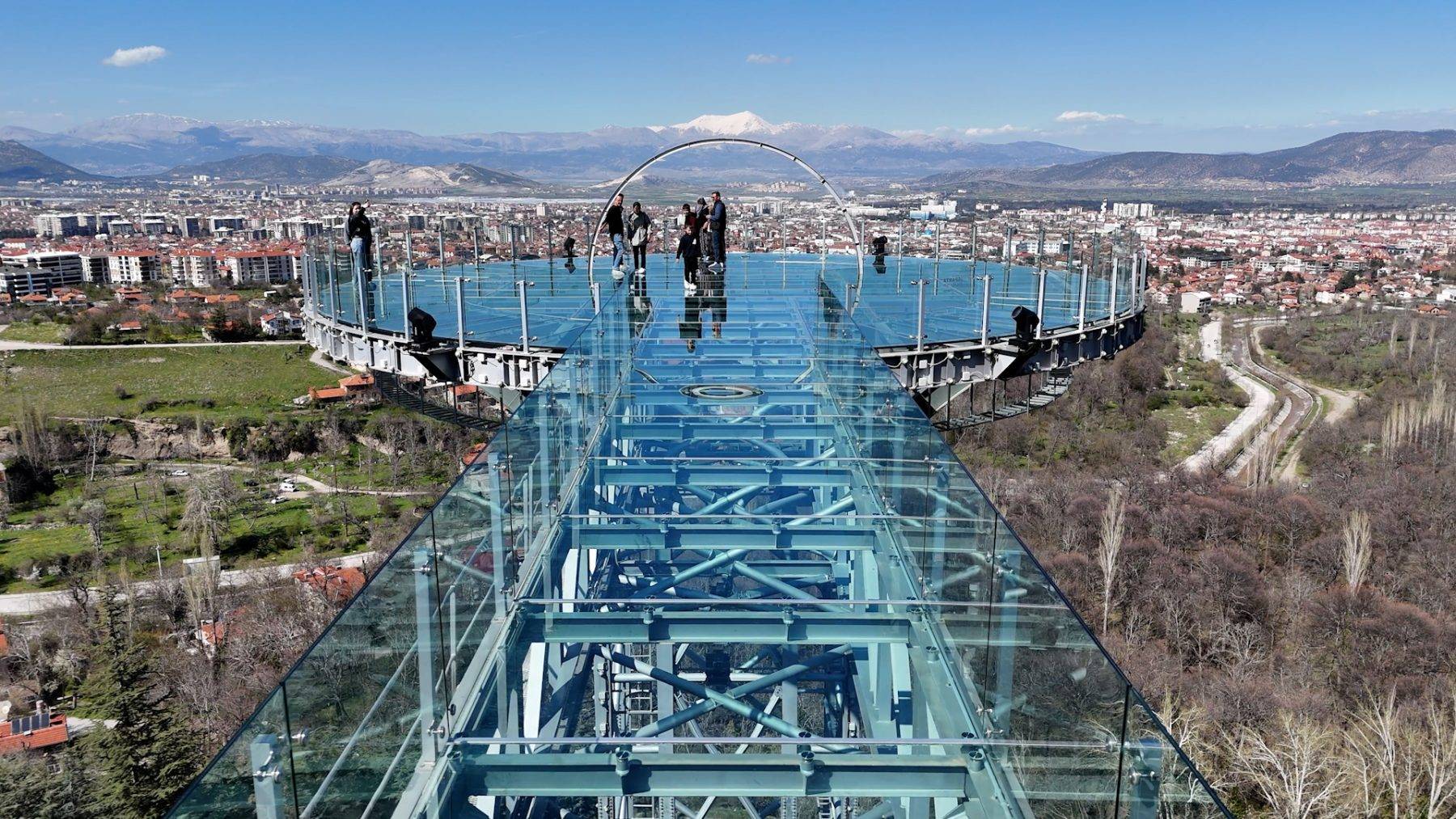 Türkiye'nin en büyüğü! Isparta cam seyir terası 1 milyon 100 bin ziyaretçi sayısını aştı