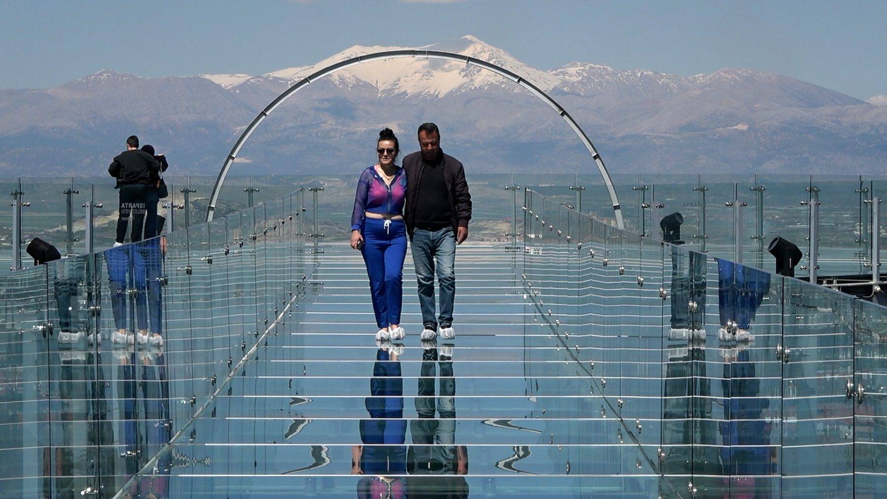 Türkiye'nin en büyüğü! Isparta cam seyir terası 1 milyon 100 bin ziyaretçi sayısını aştı