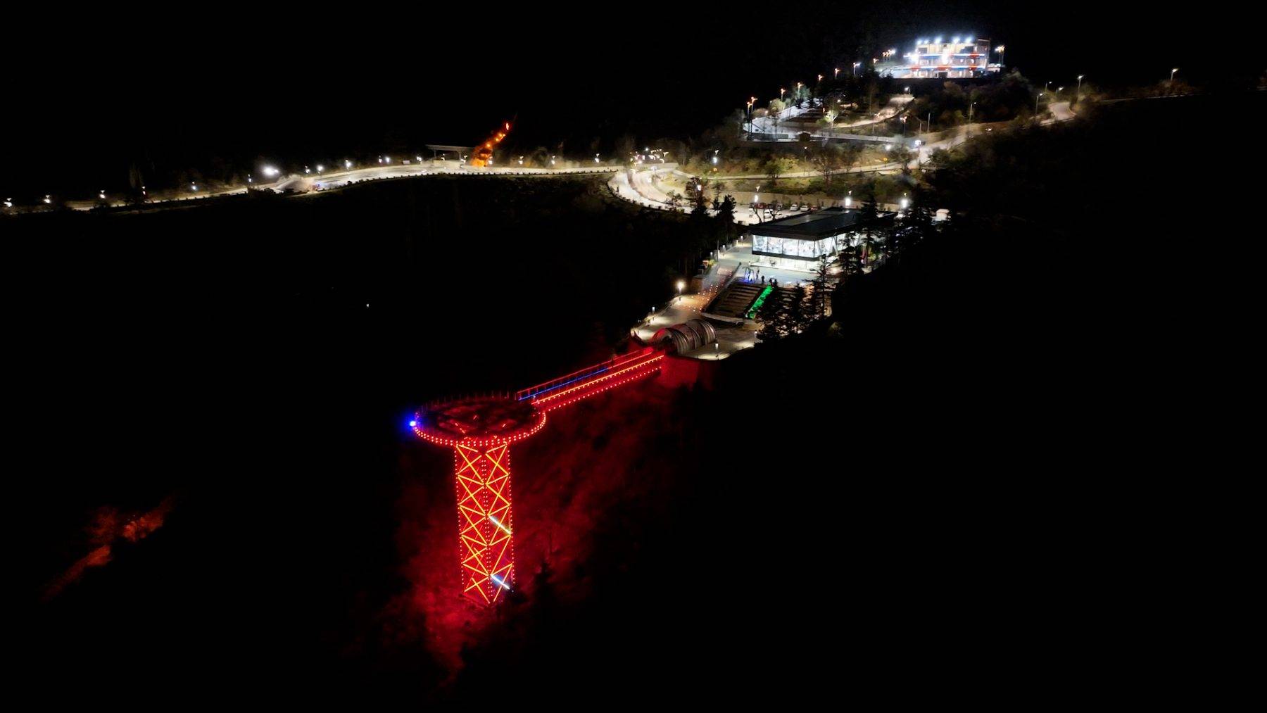 Türkiye'nin en büyüğü! Isparta cam seyir terası 1 milyon 100 bin ziyaretçi sayısını aştı