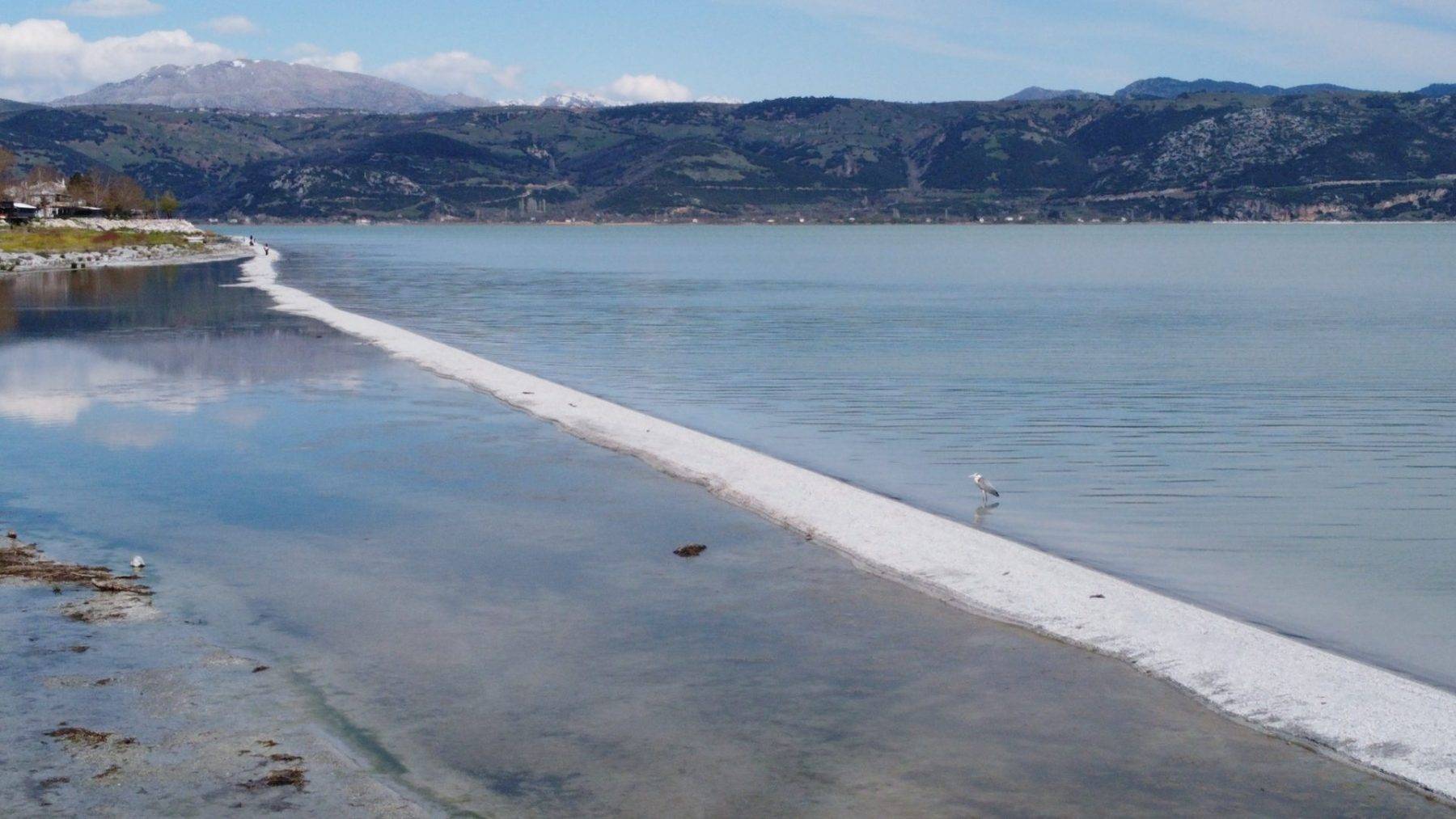 Eğirdir Gölü'nde kendiliğinden oluştu: Turistler hayran kaldı
