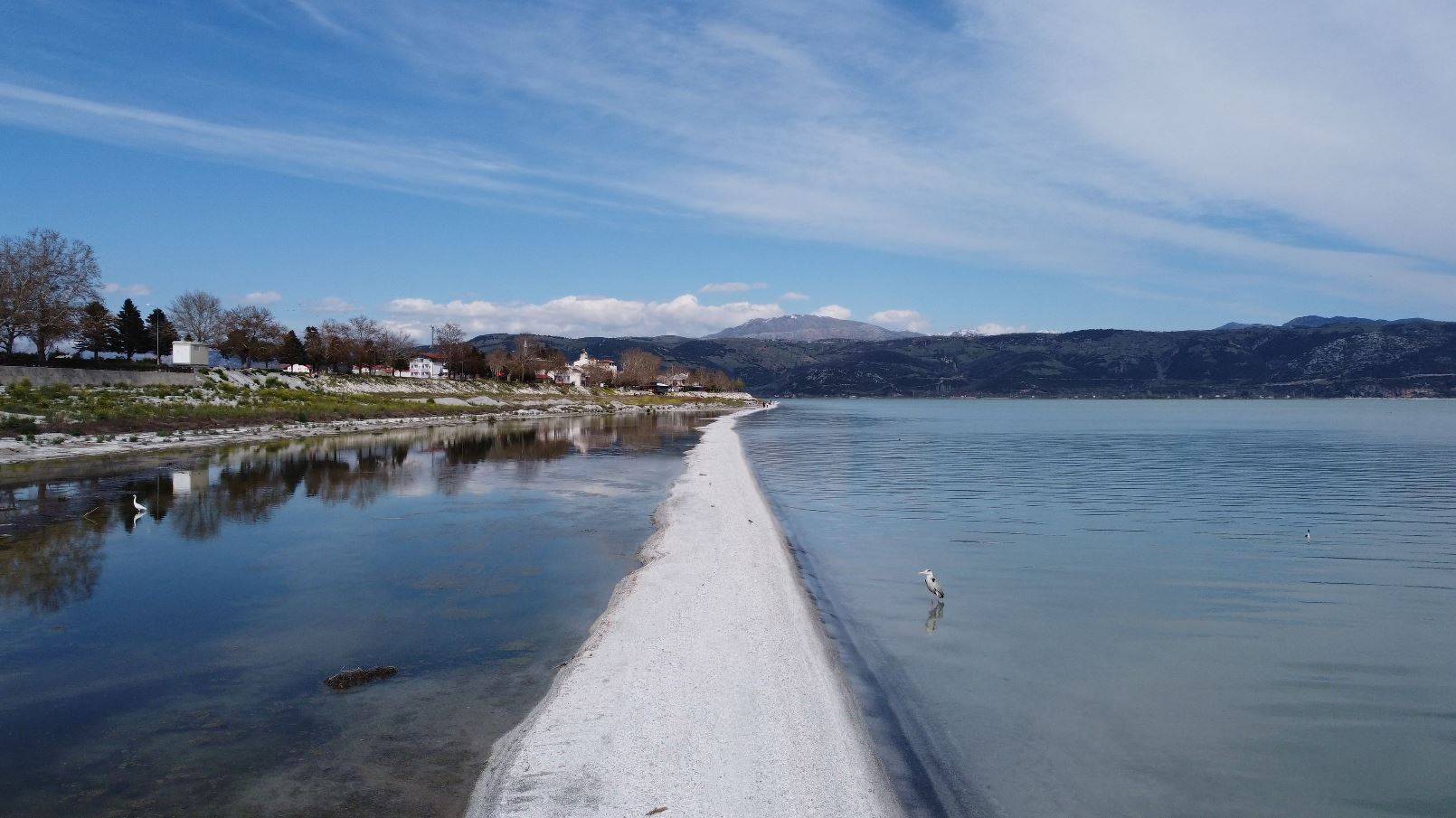 Eğirdir Gölü'nde kendiliğinden oluştu: Turistler hayran kaldı
