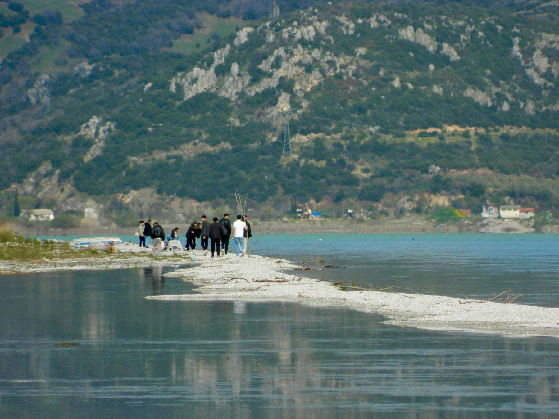 Eğirdir Gölü'nde kendiliğinden oluştu: Turistler hayran kaldı