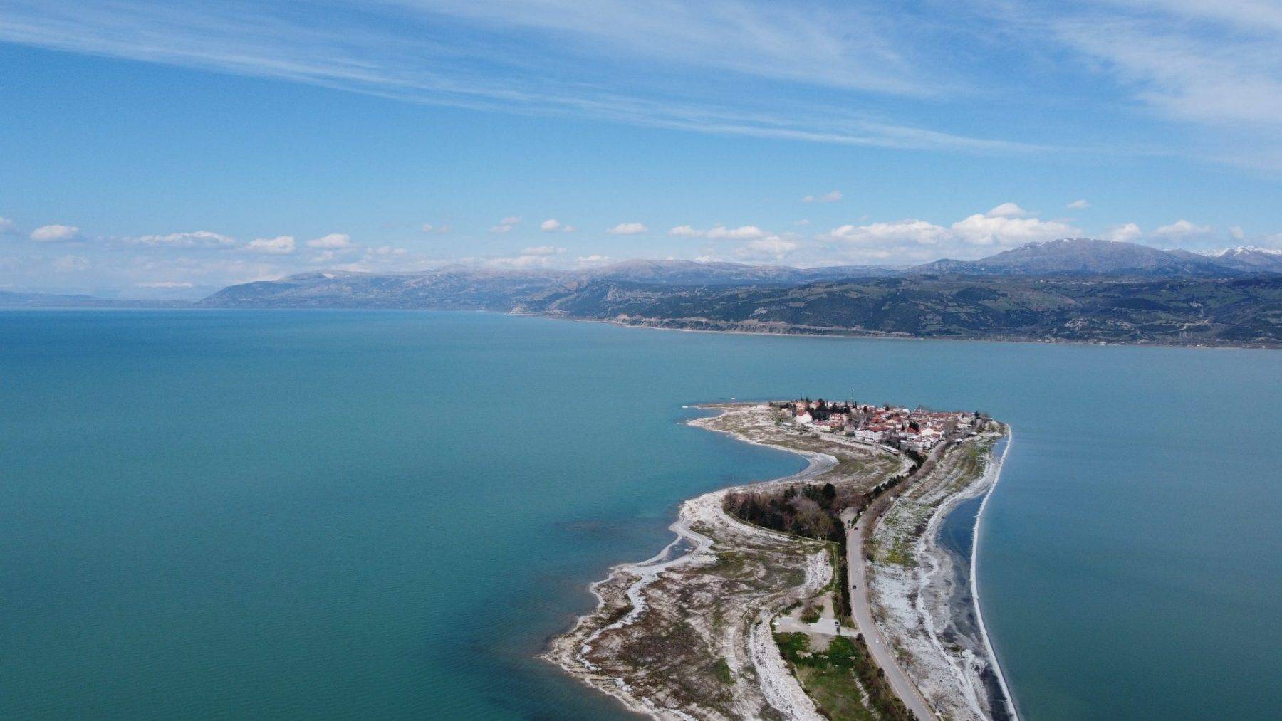 Eğirdir Gölü'nde kendiliğinden oluştu: Turistler hayran kaldı