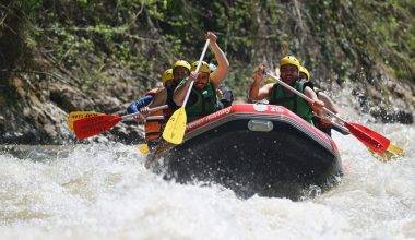 Doğa ve adrenalin bir arada: Melen Çayı rafting tutkunlarını ağırladı