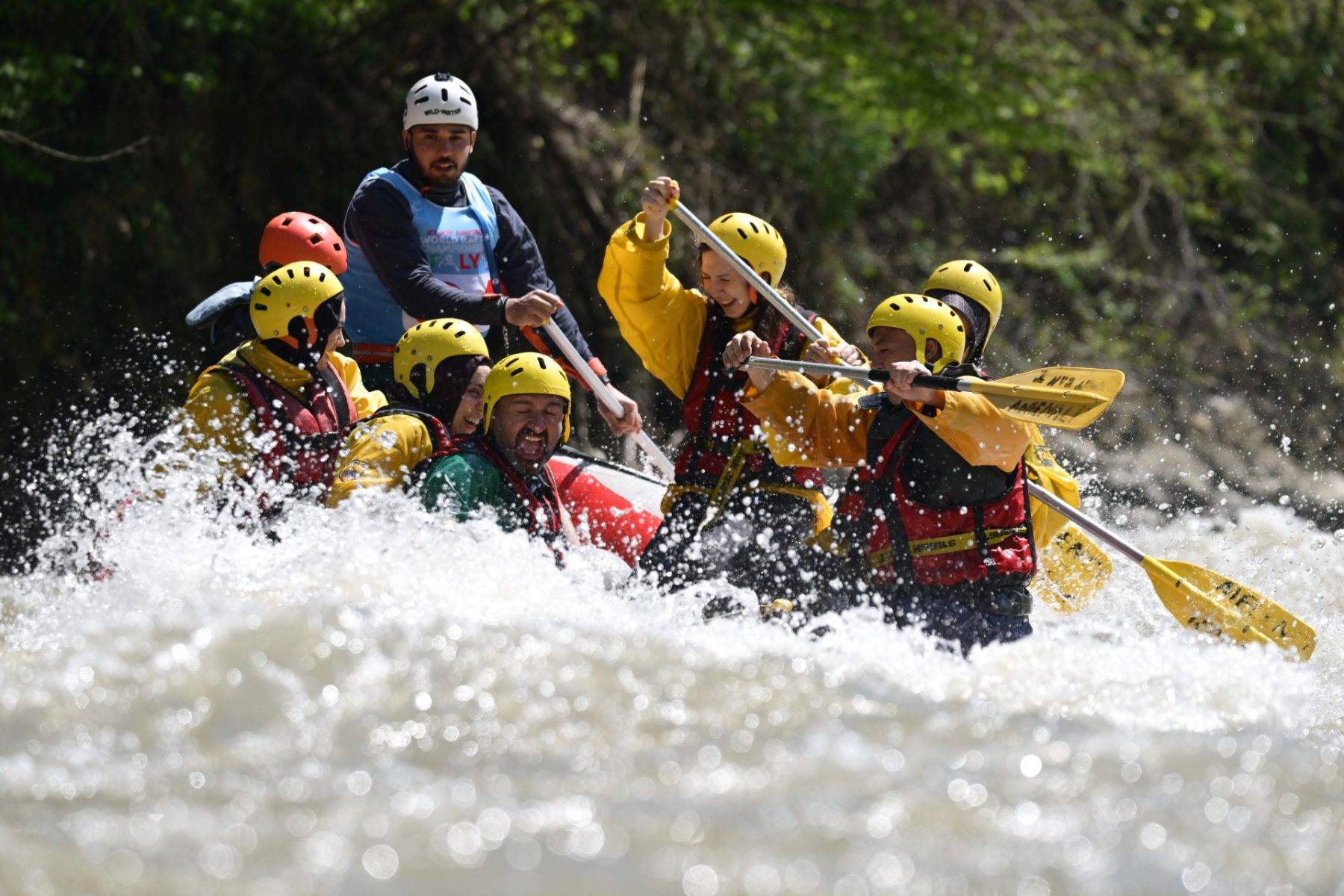 Doğa ve adrenalin bir arada: Melen Çayı rafting tutkunlarını ağırladı