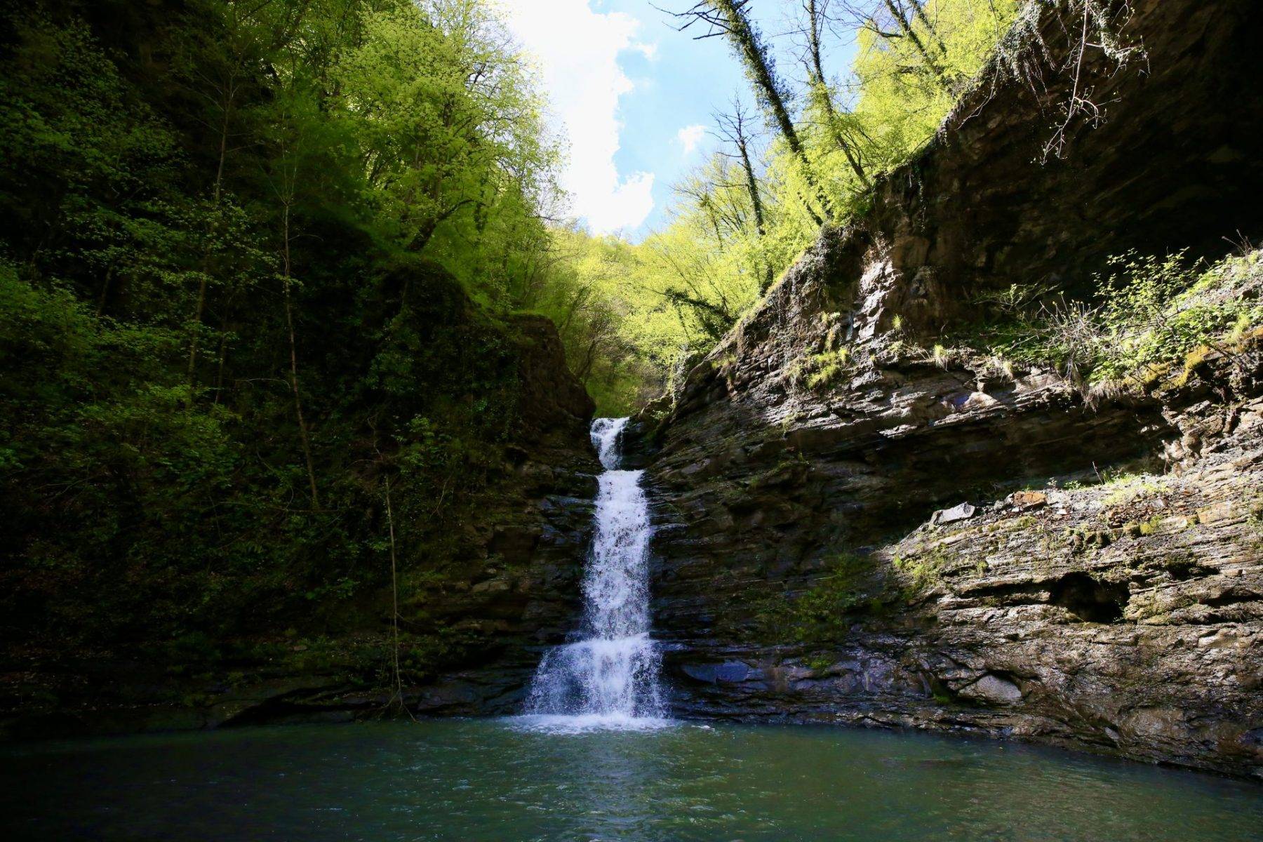 Yeşil örtü arasına saklanmış bir inci: Kabaceviz Şelaleleri 