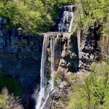 Yeşil örtü arasına saklanmış bir inci: Kabaceviz Şelaleleri