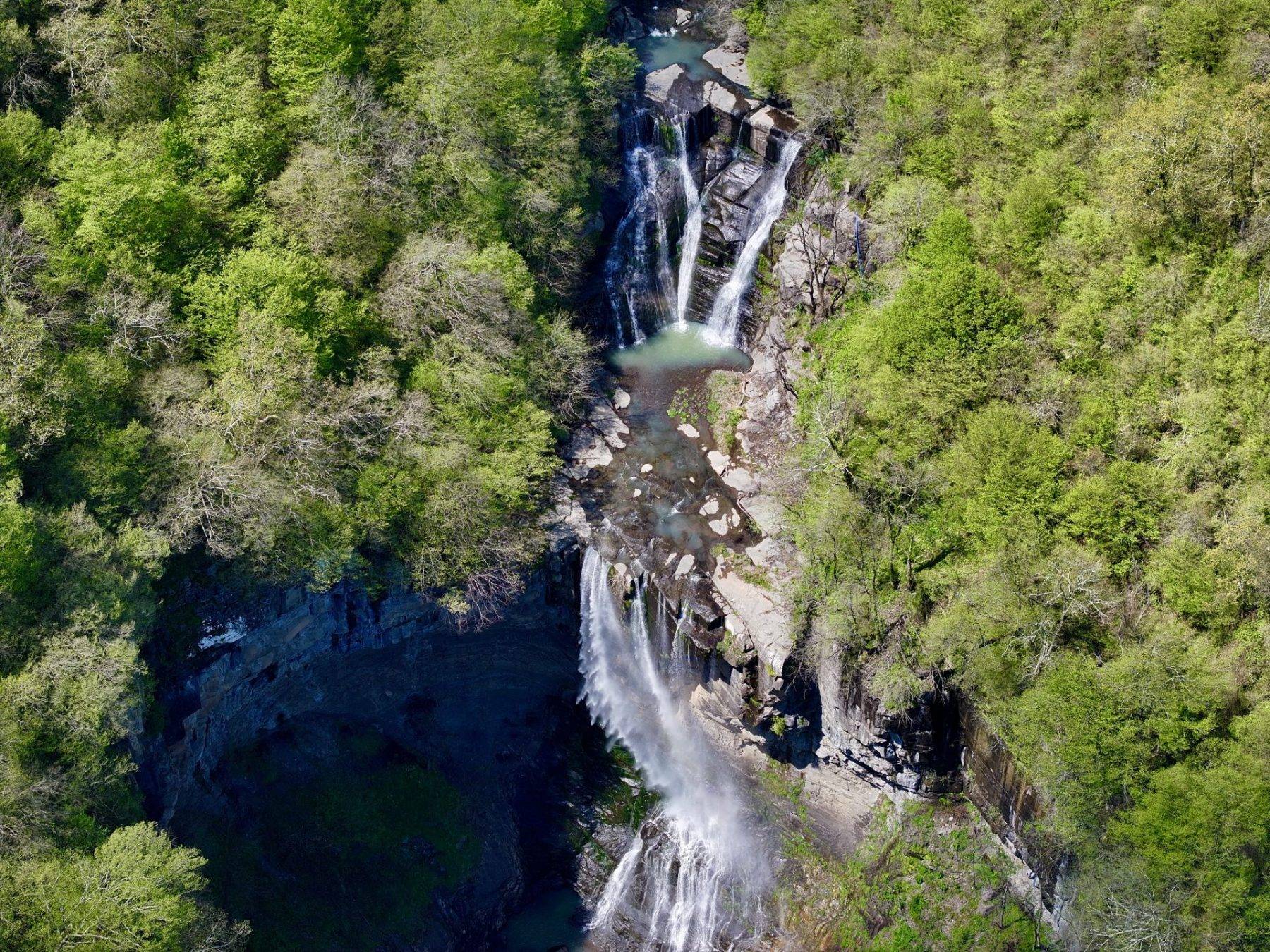 Yeşil örtü arasına saklanmış bir inci: Kabaceviz Şelaleleri 