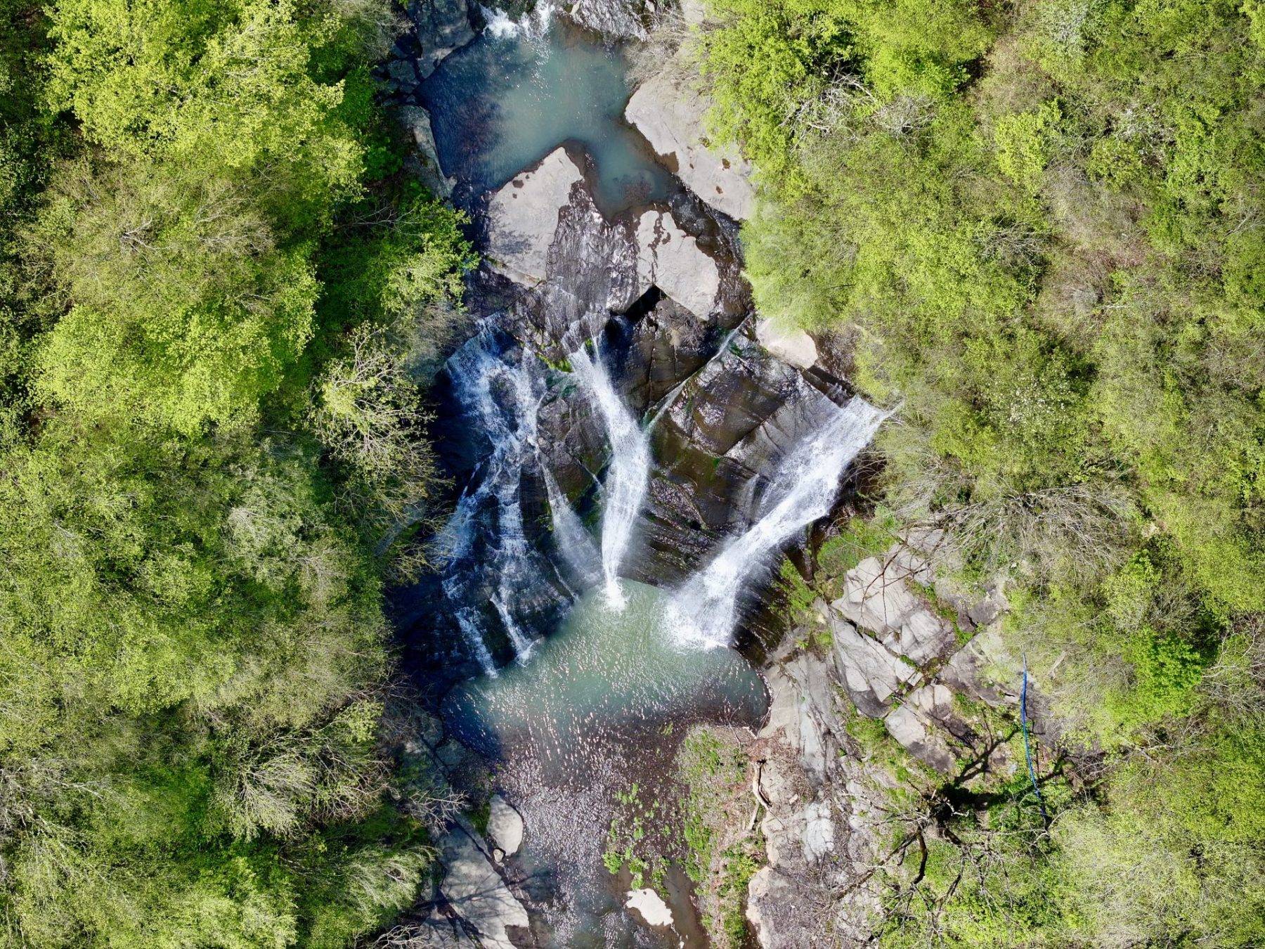 Yeşil örtü arasına saklanmış bir inci: Kabaceviz Şelaleleri 