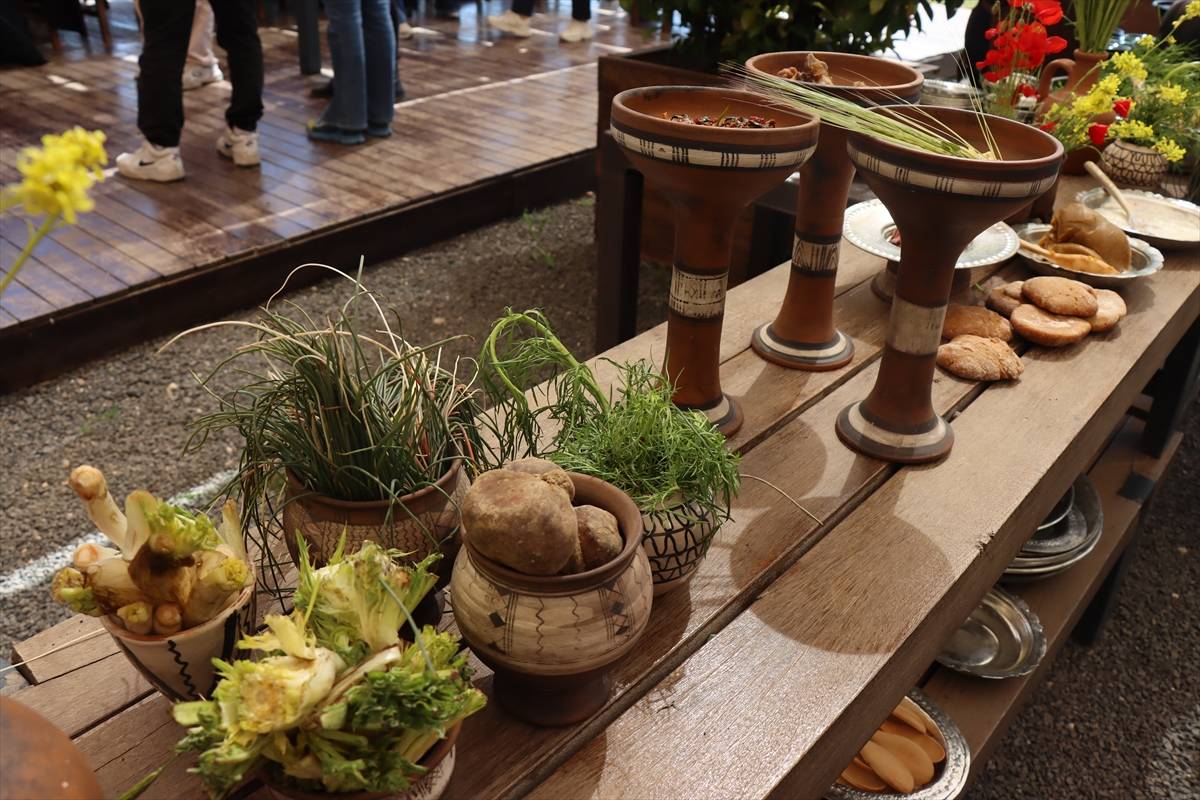 Usta şef Ömür Akkor, Neolitik Çağ'daki  Mezopotamya yemeklerini günümüze uyarladı 