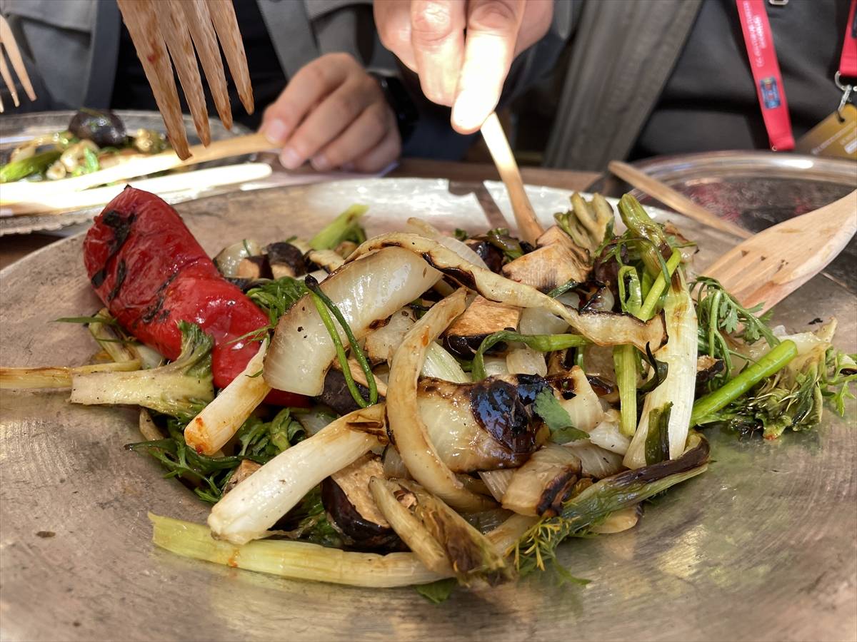 Usta şef Ömür Akkor, Neolitik Çağ'daki  Mezopotamya yemeklerini günümüze uyarladı 