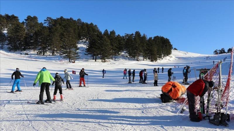Termal su ve kayak aynı yerde: Murat Dağı Termal Kayak Merkezi’nde sezon sona erdi