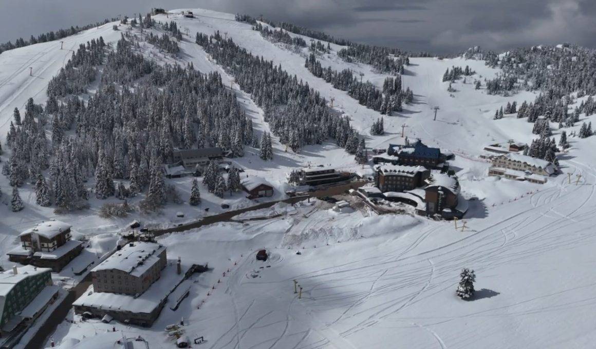 Uludağ'da sezon tekrar uzadı: 2 metrelik kar kalınlığı kayakseverleri cezbediyor