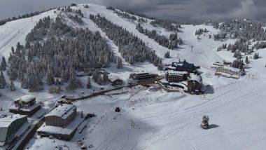 Uludağ'da sezon tekrar uzadı: 2 metrelik kar kalınlığı kayakseverleri cezbediyor