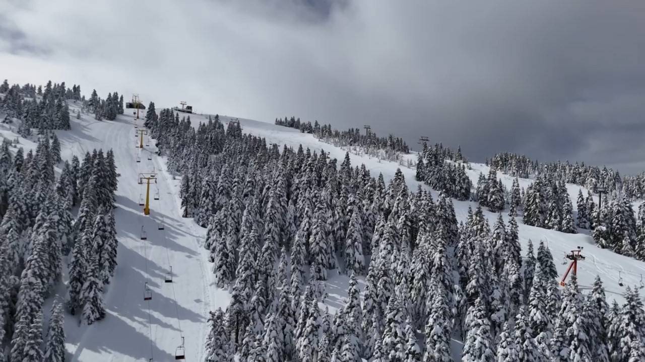 Uludağ'da sezon tekrar uzadı: 2 metrelik kar kalınlığı kayakseverleri cezbediyor