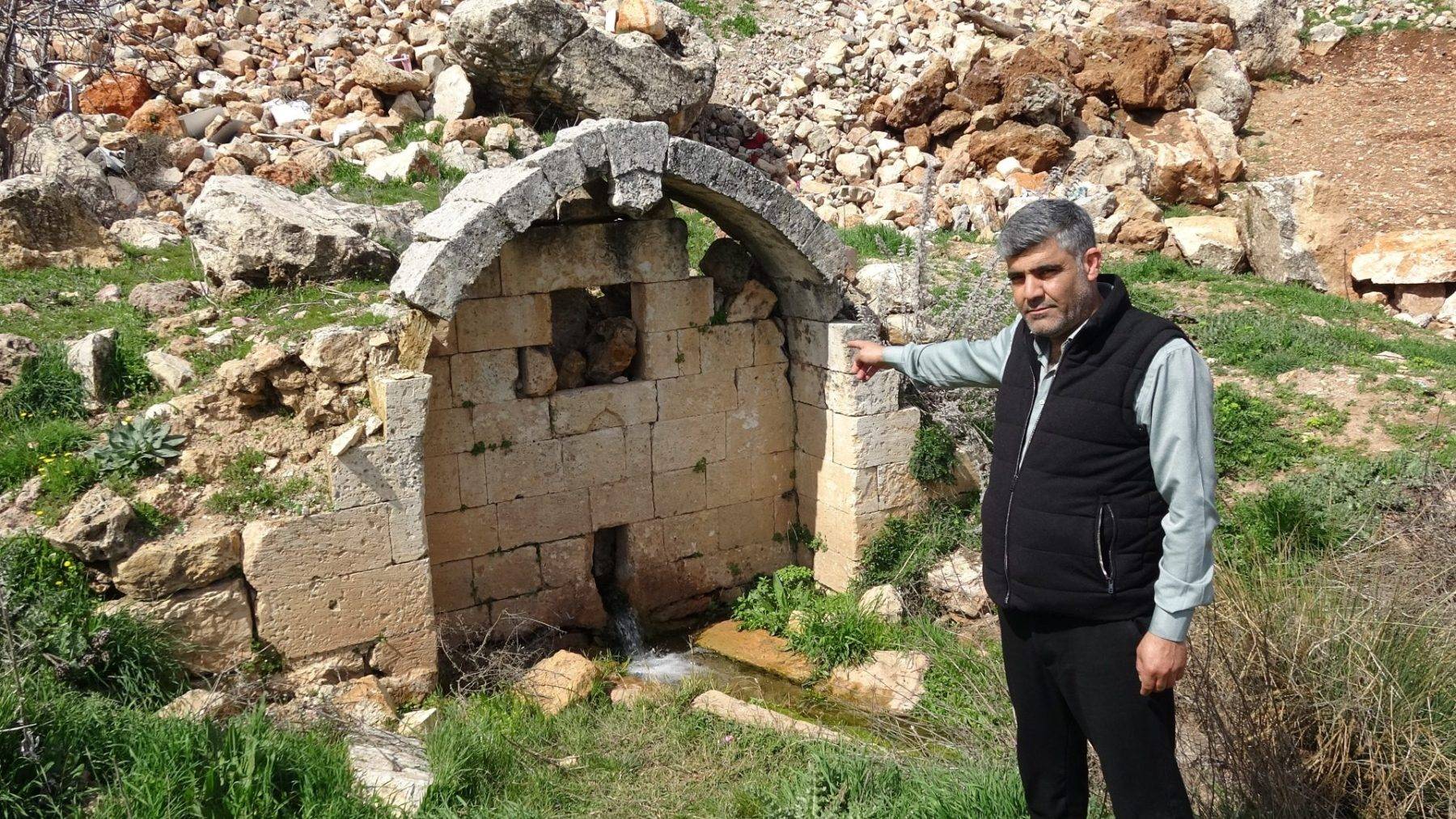 500 yıllık çeşmeleri gören köylünün yüzü güldü! Gaziantep'te kar ve yağmur bereketi