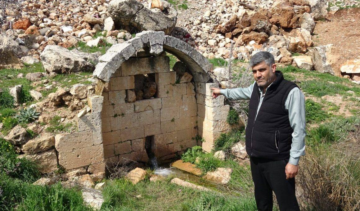 500 yıllık çeşmeleri gören köylünün yüzü güldü! Gaziantep'te kar ve yağmur bereketi