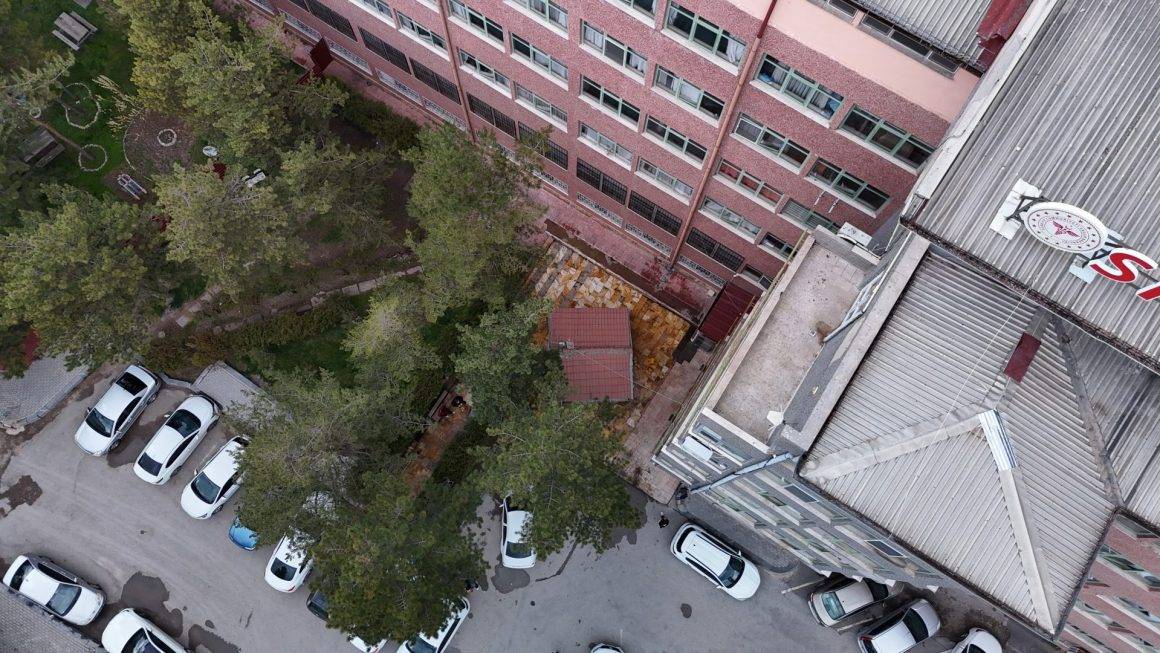 Hastane bahçesinde türbe! Sivas'ın ilginç rivayetli Bun Baba Türbesi