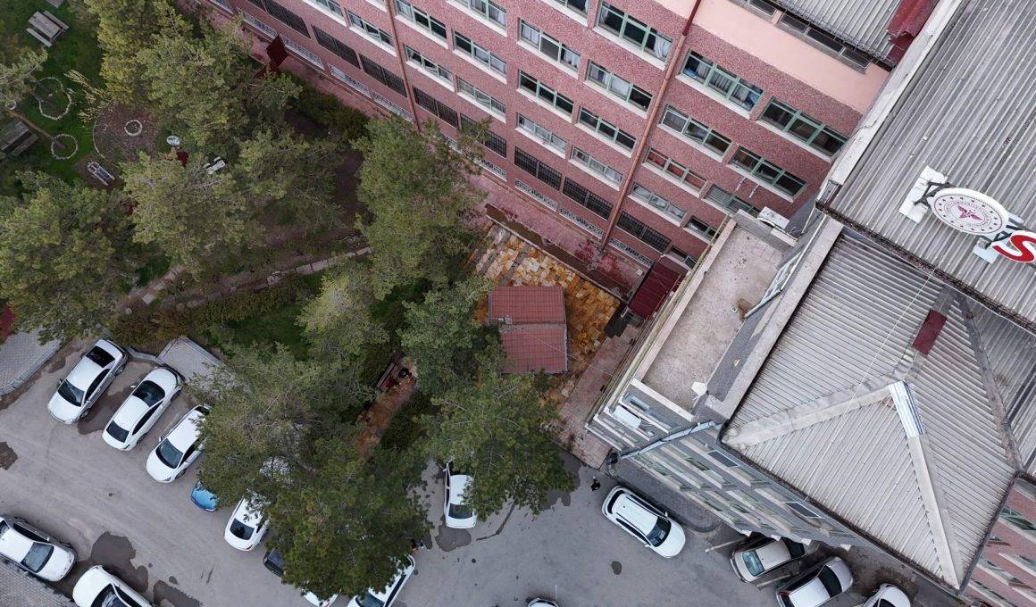 Hastane bahçesinde türbe! Sivas'ın ilginç rivayetli Bun Baba Türbesi