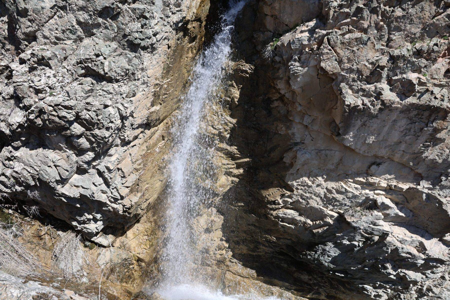 30 yıldır sessizdi: Elazığ'daki Şorşor Şelalesi yeniden coştu