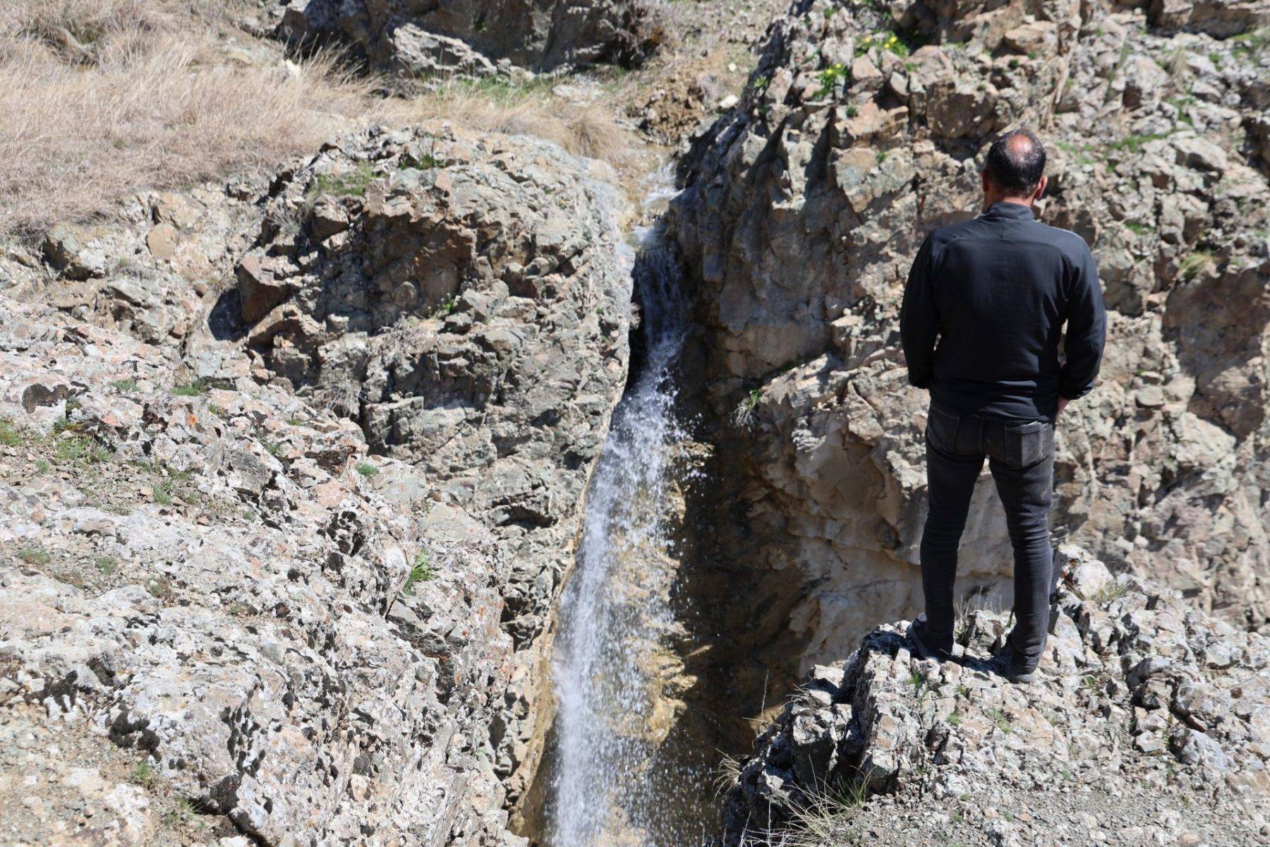 30 yıldır sessizdi: Elazığ'daki Şorşor Şelalesi yeniden coştu