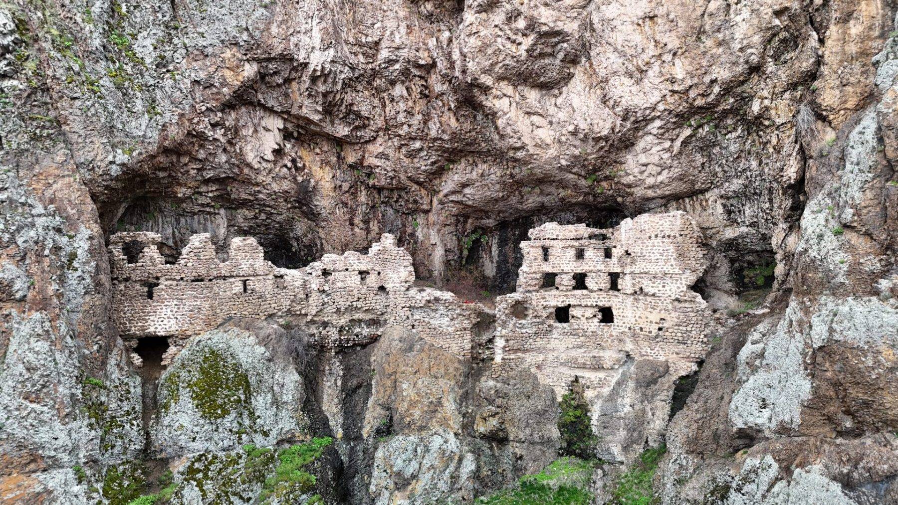 Sümela değil Ankara! Kayalıklar arasına gizlenmiş tarih: Alicin Manastırı