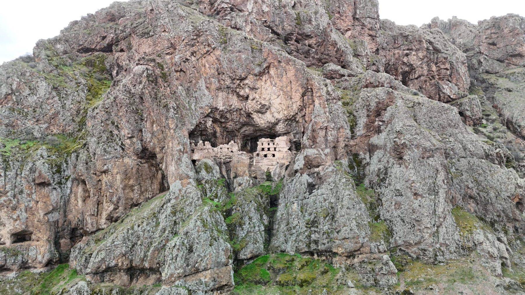 Sümela değil Ankara! Kayalıklar arasına gizlenmiş tarih: Alicin Manastırı