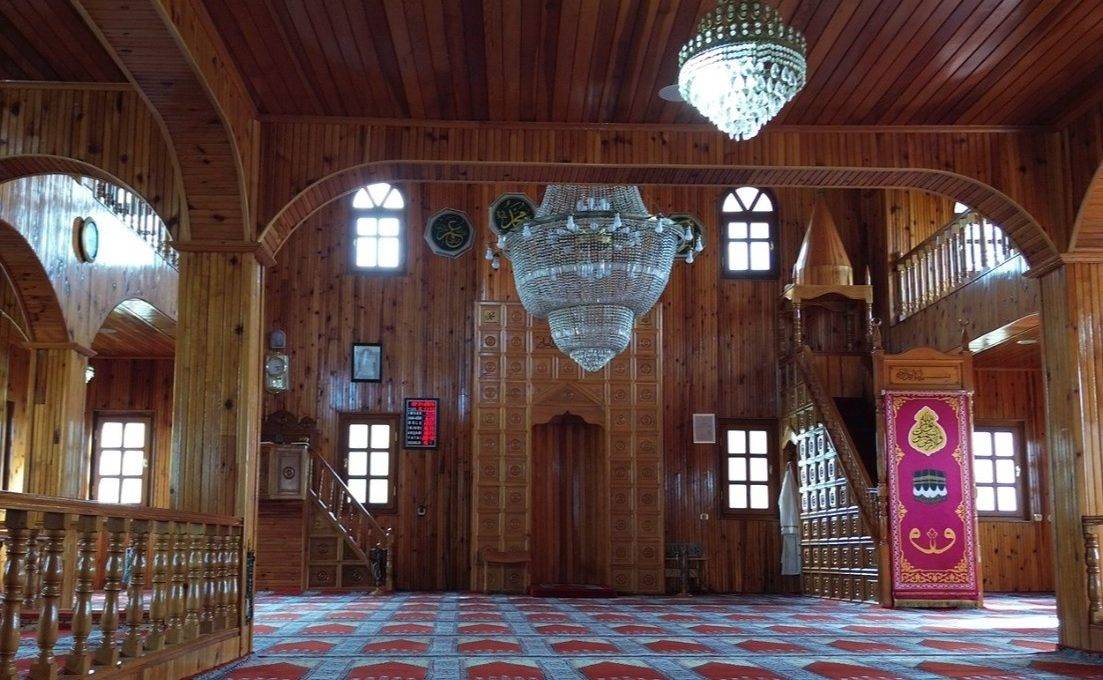 200 yıllık çivisiz cami yerli ve yabancı turistlerin ilgisini çekiyor