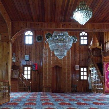 200 yıllık çivisiz cami yerli ve yabancı turistlerin ilgisini çekiyor