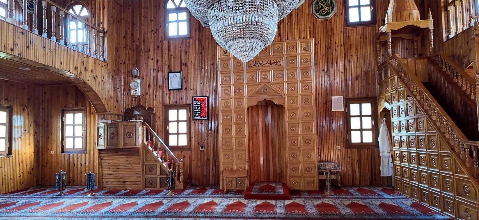 200 yıllık çivisiz cami yerli ve yabancı turistlerin ilgisini çekiyor